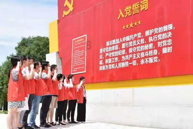 职场女性穿通勤装,通勤装怎样穿搭会更有范?-专业问答交流平台